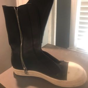 Rick Owens size 43 they are in great condition. Only had them on like 4 times